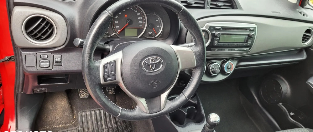 Toyota Yaris cena 17000 przebieg: 225600, rok produkcji 2013 z Ostróda małe 191